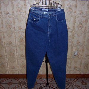 Gloria Vanderbilt straight legged jeans